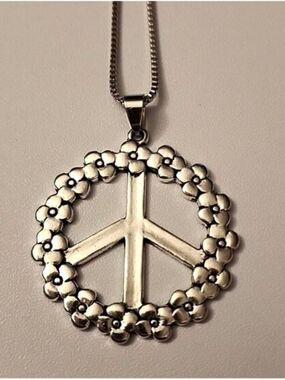Hippie Flower Peace Sign Necklace 24 inch zinc Alloy Chain NY